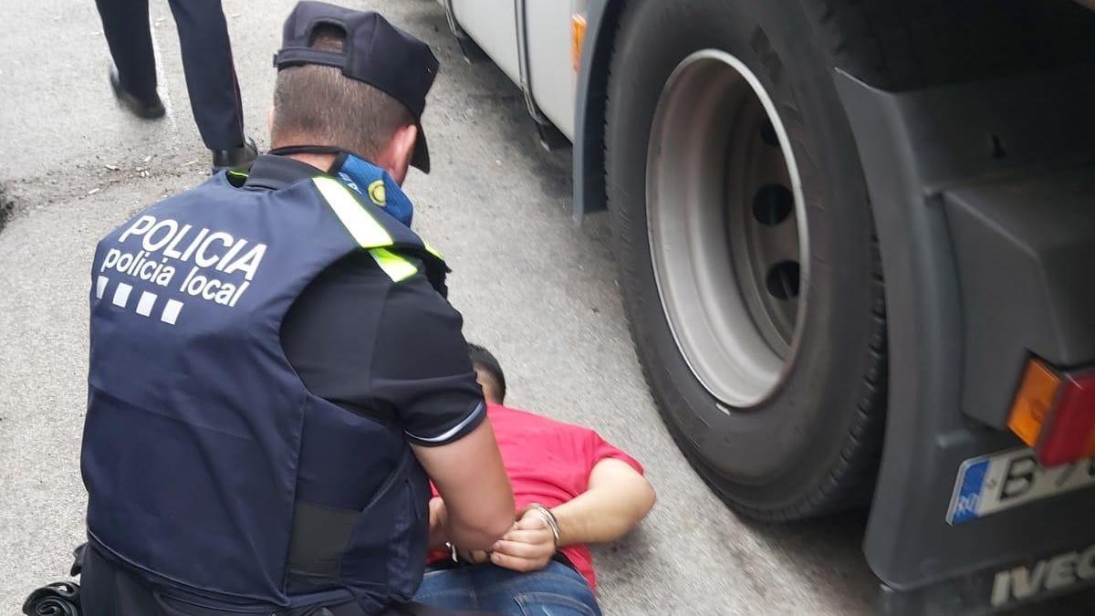 Després d&#039;una persecució pels carrers de la Jonquera, l&#039;home ha estat detingut a l&#039;altura del riu.