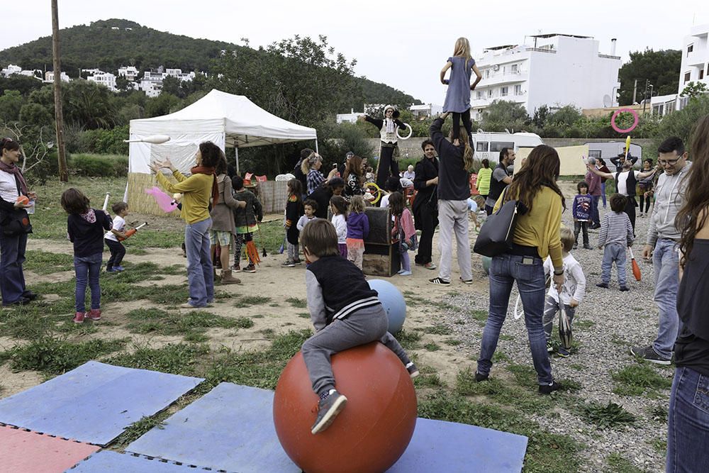 Lluvia de pelotas, mazas y diábolos en la carpa de Circolar