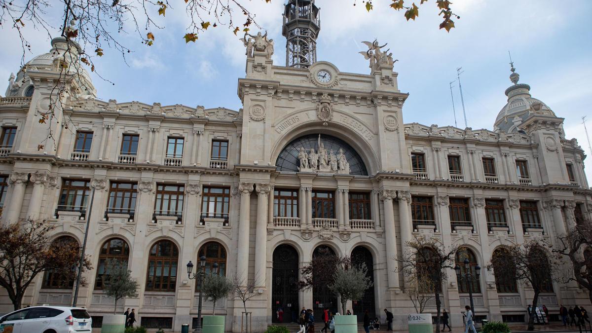 Edificio de Correos en la Plaza del Ayuntamiento, ahora sin uso.