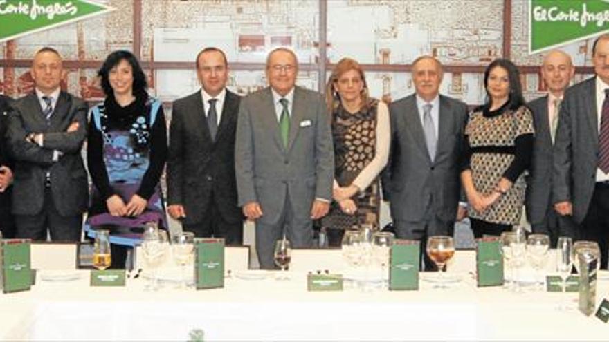 EL CORTE INGLÉS FELICITA LAS FIESTAS A LOS PERIODISTAS