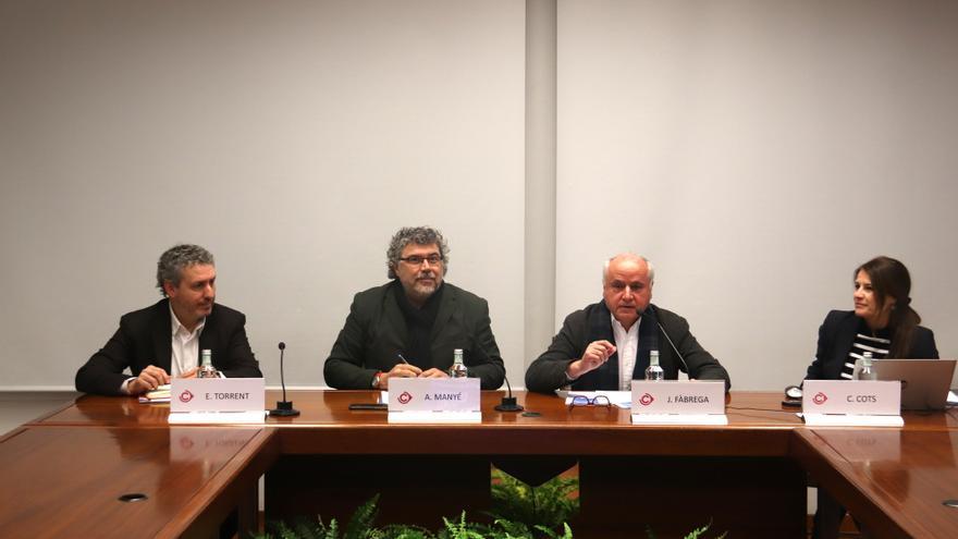 El director dels serveis territorials d'Educació a Girona, Àdam Manyé, amb el president de la Cambra de Comerç de Girona, Jaume Fàbrega, en una roda de premsa.