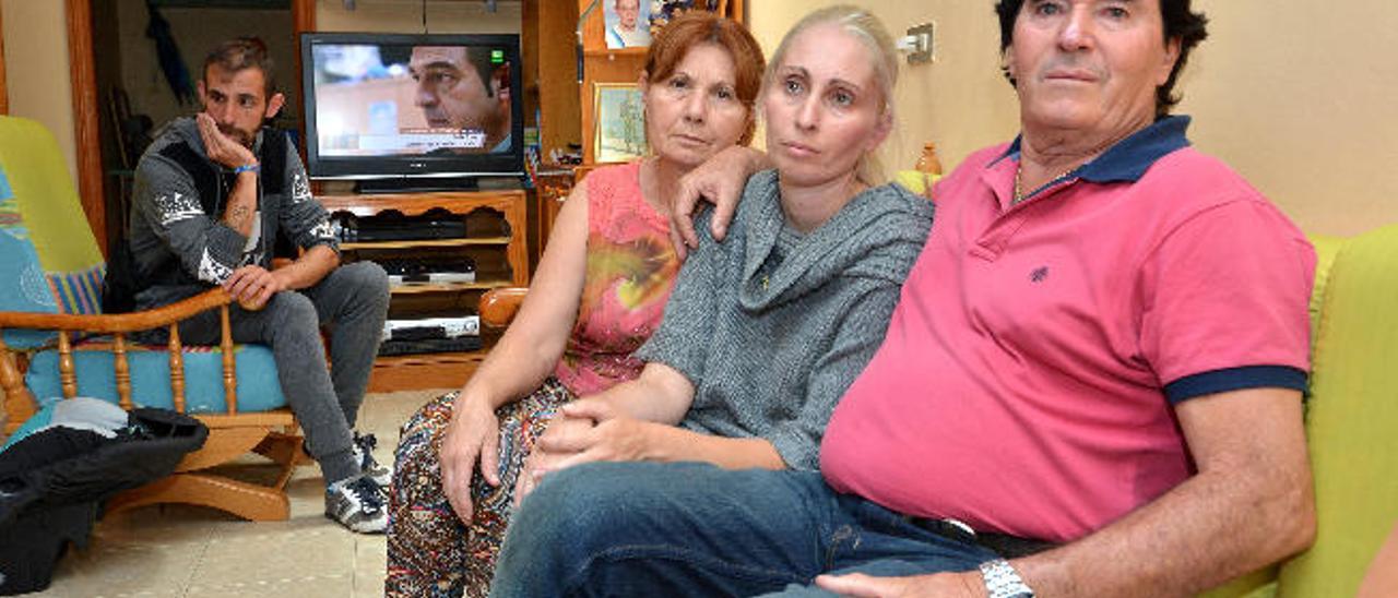 Jonathan Guisado, Herminia Santana, Ithaisa Suárez y José Suárez, ayer.