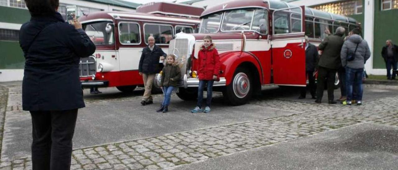 Público disfrutando del Salón Motor Classic, una cita ya incorporada al calendario ferial. // Bernabé/Luismy