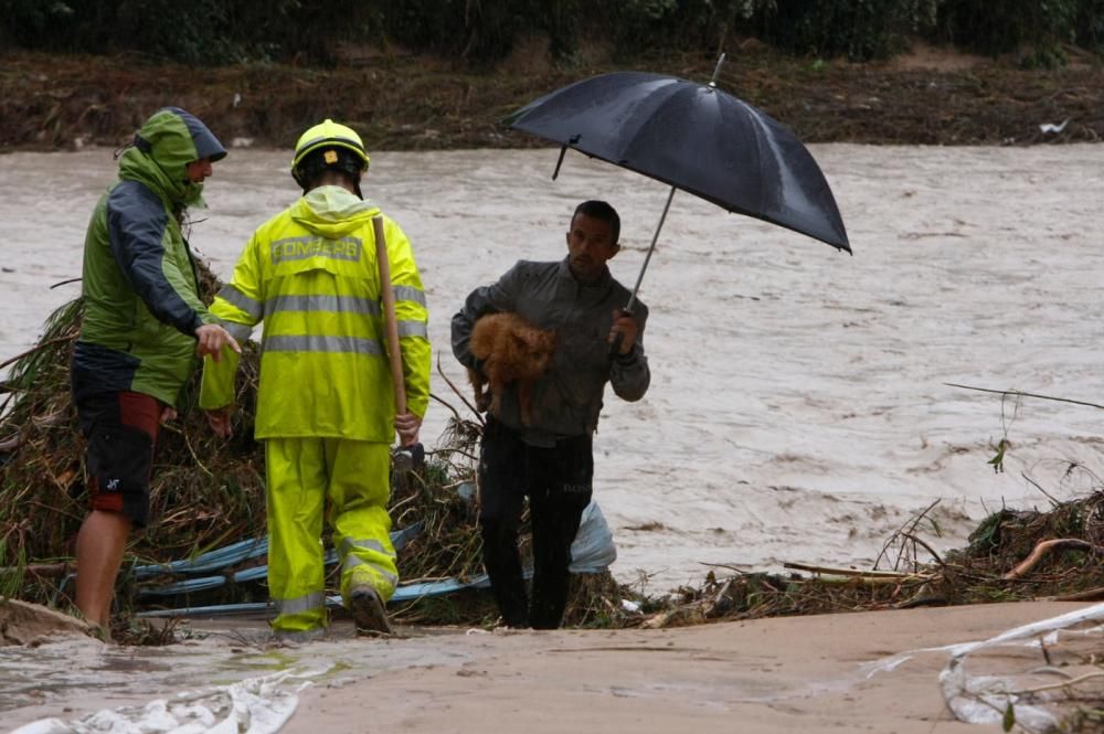 El río Clariano desbordado a su paso por Ontinyent