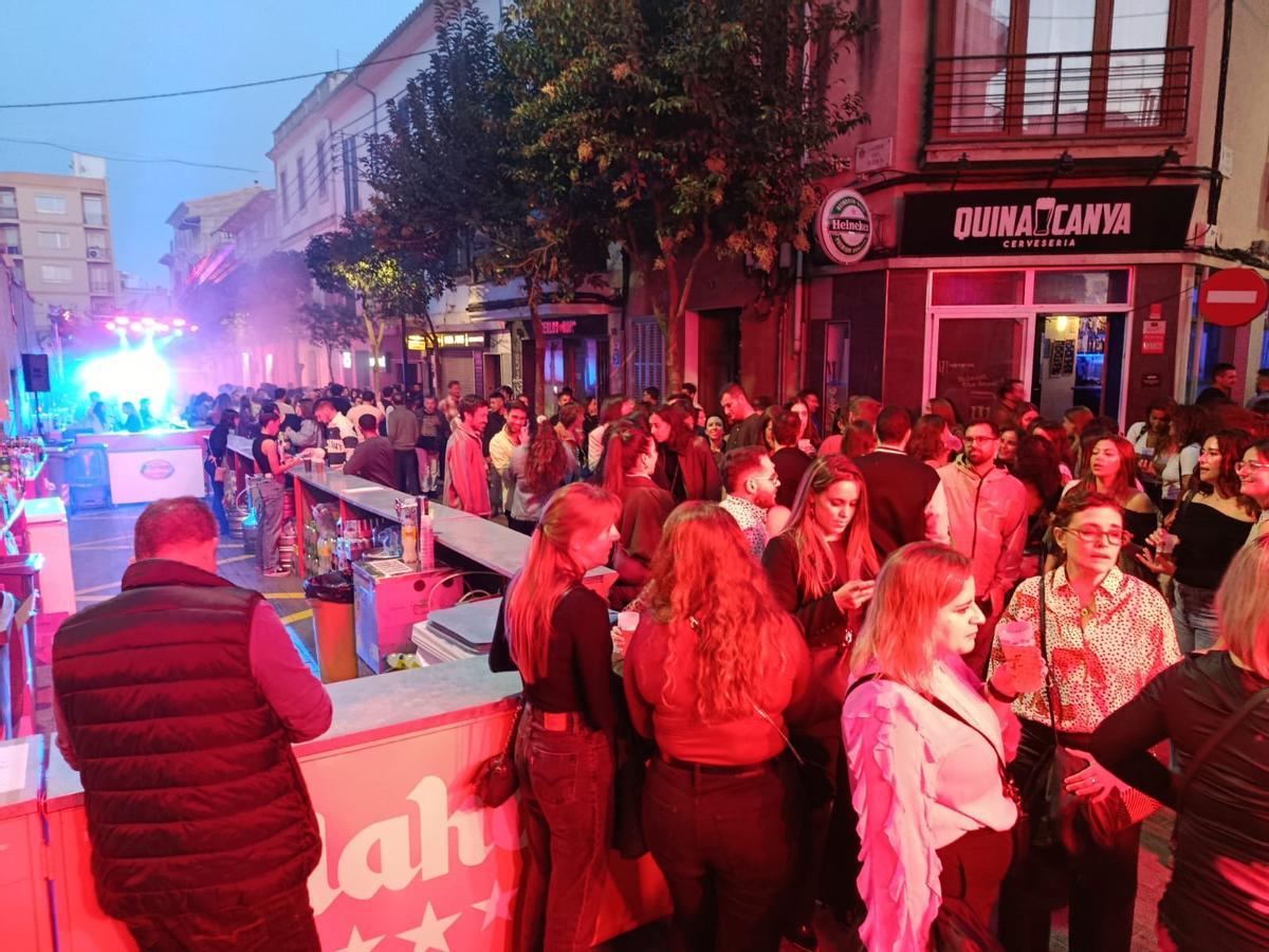 Una imagen del tardeo del Dimecres Bo, esta tarde del miércoles.