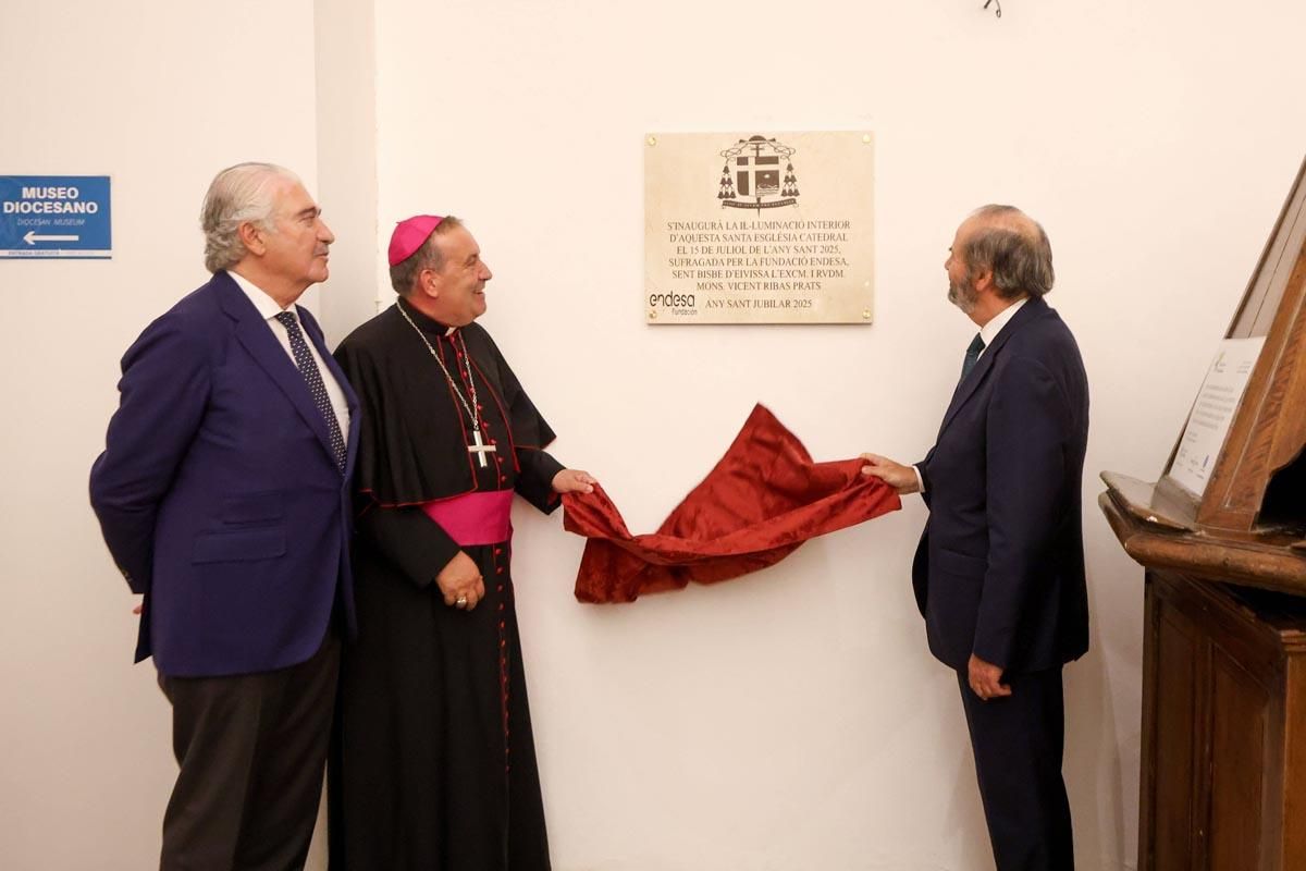 Todas las imágenes de la inauguración de la nueva iluminación de la Catedral de Ibiza