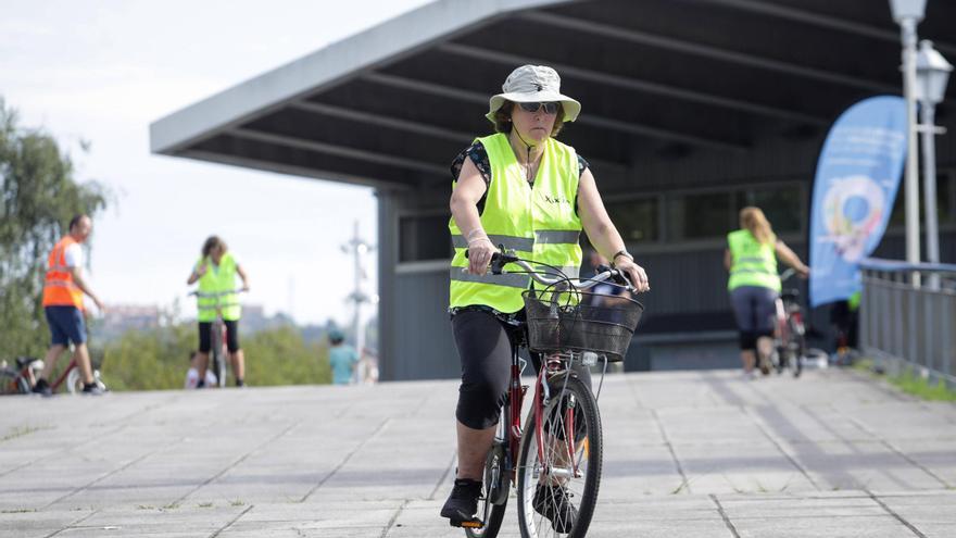 La Semana de la Movilidad arranca enseñando a mujeres de entre 40 y 60 a andar en bici: &quot;Nunca es tarde para aprender&quot;