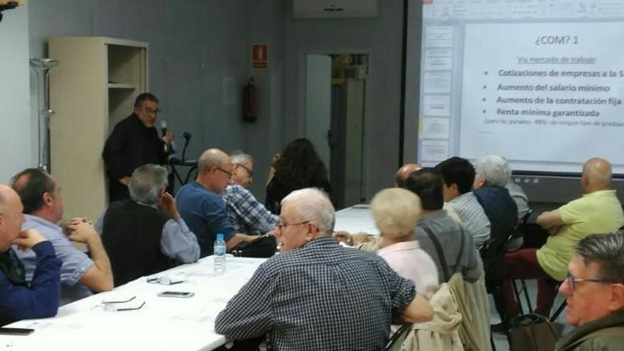 La reunió es va fer al Centre Cívic Creu de la Mà.