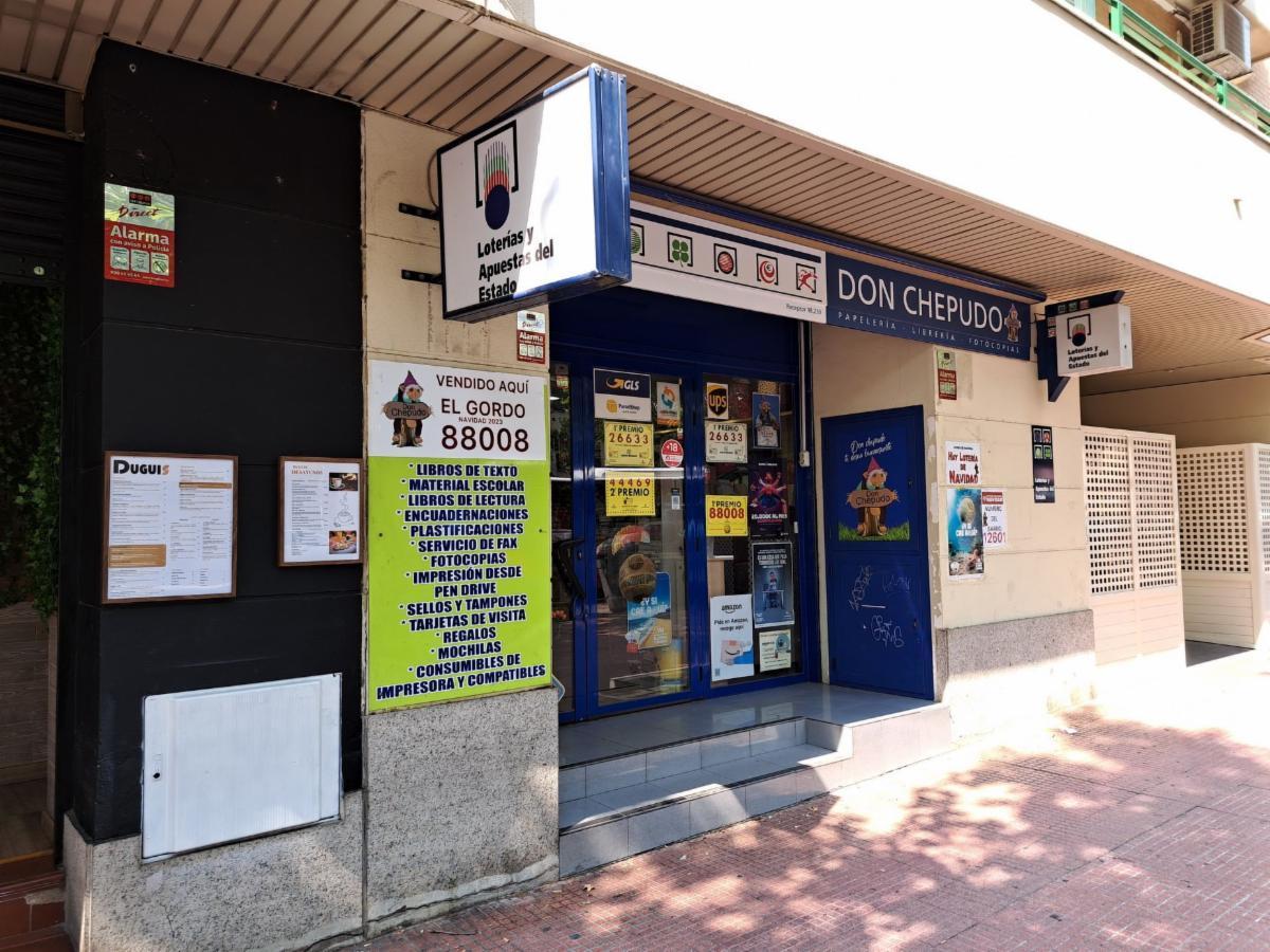 La administración Don Chepudo de Alcalá de Henares donde ha caído el tercer premio de la Lotería de Navidad