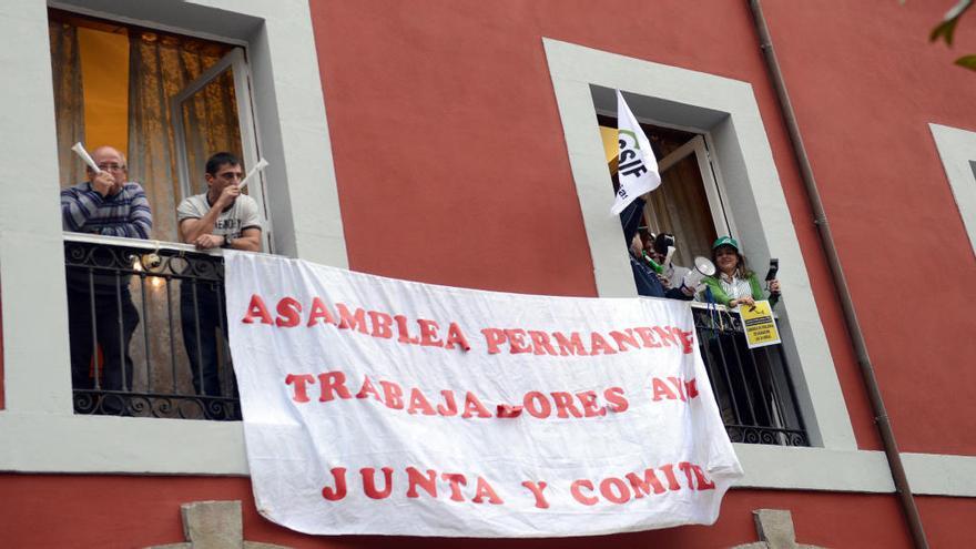 Los trabajadores municipales de Mieres se rebelan y realizarán por su cuenta la jornada semanal de 35 horas