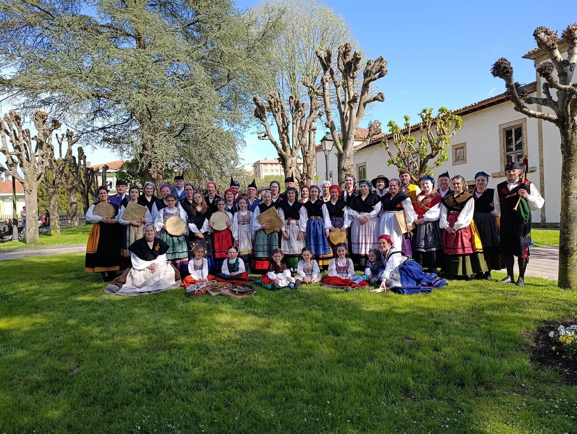 La Pola se llena de Güevos Pintos