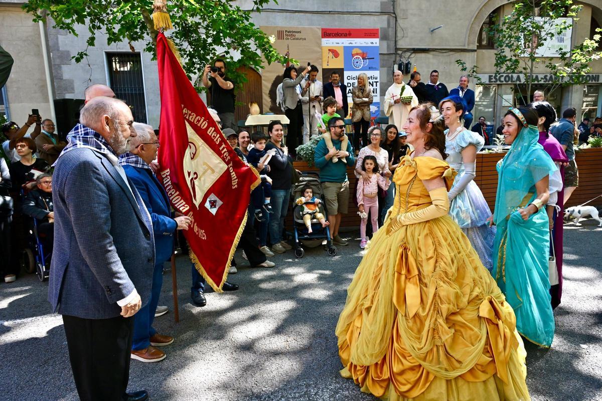 Nueva bandera en el desfile de los Tres Tombs, este sábado