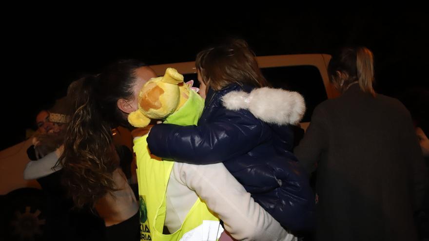 La caravana humanitaria de Policía Solidaria llega a Zaragoza con 18 menores y cuatro adultos