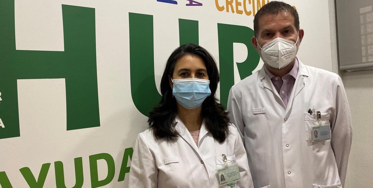 Los doctores Mercedes Gil-Campos y Eduardo López Laso, del hospital Reina Sofía.
