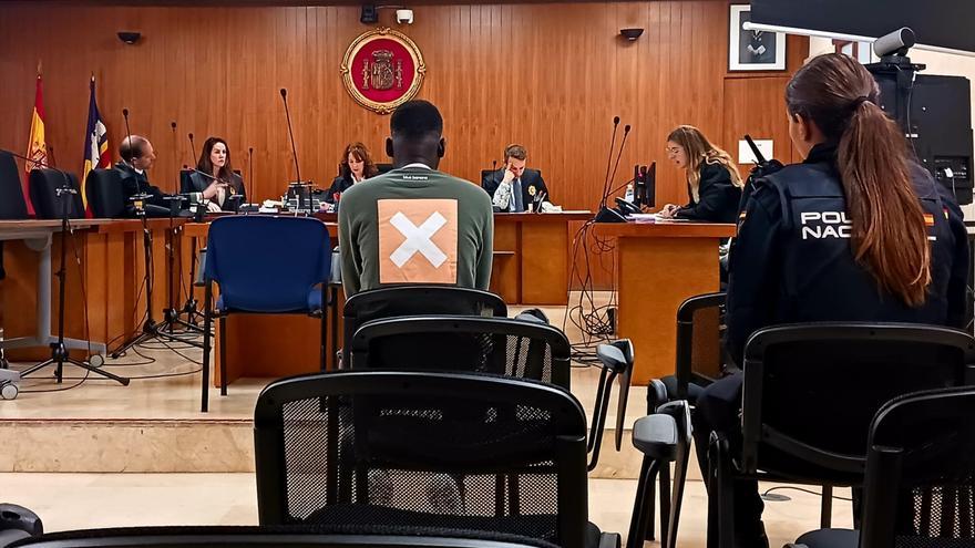 Un joven sudanés se rompe tras ser condenado en Palma por patronear una patera: “He venido aquí para mejorar mi vida”