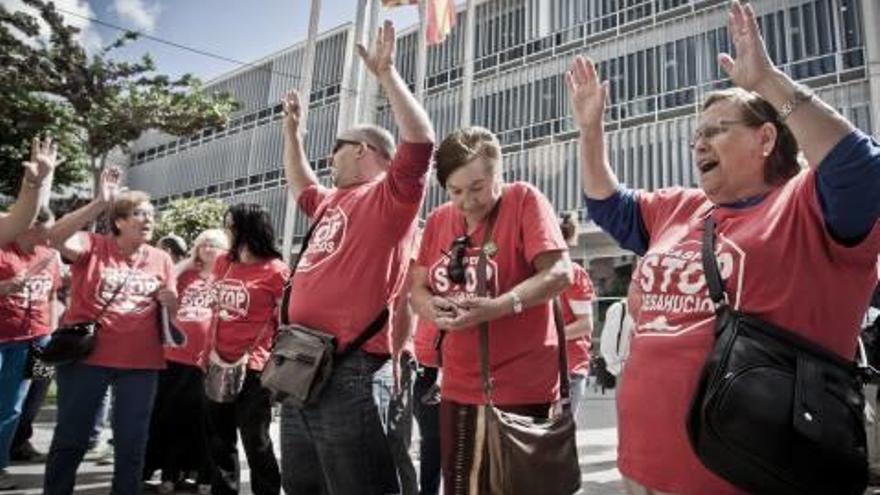 Concentración de Stop Desahucios frente al Ayuntamiento.