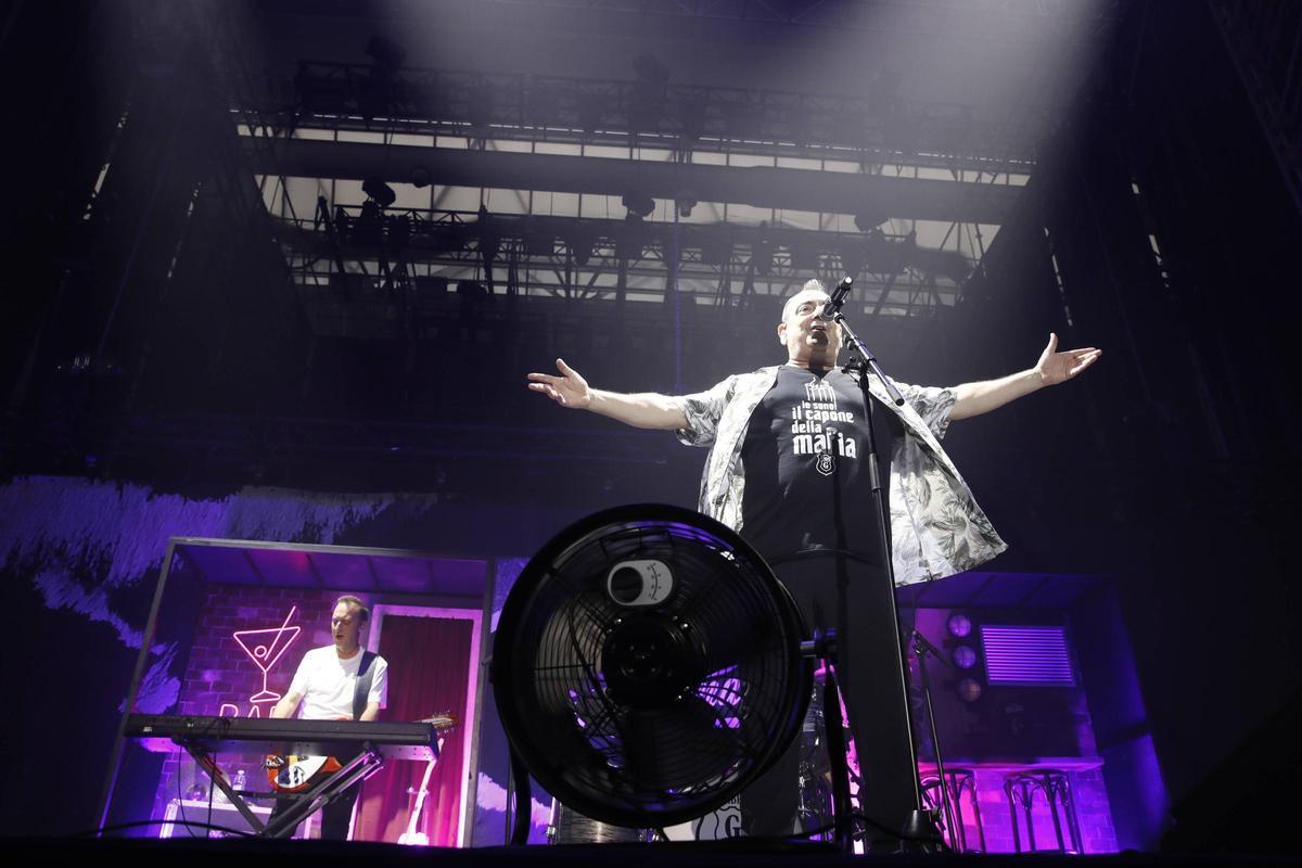 Hombres G desbordan Gijón con su concierto Hombres G desbordan Gijón con su concierto