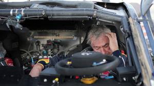Las primeras palabras de Carlos Sainz tras abandonar el Dakar: Creo que la FIA debera ser ms flexible
