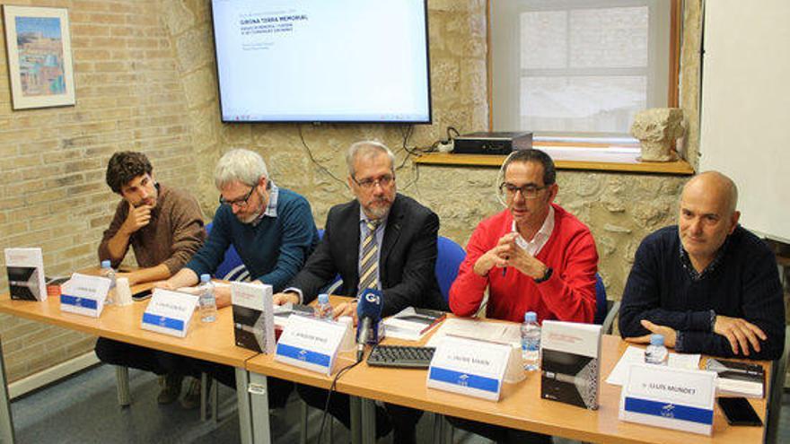 Pla general de la  presentació de l&#039;estudi &#039;Girona Terra Memorial&#039;