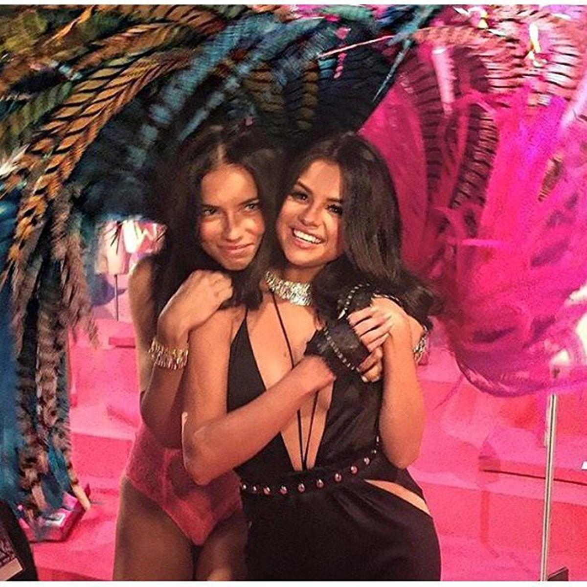 Selena Gómez junto a Adriana Lima