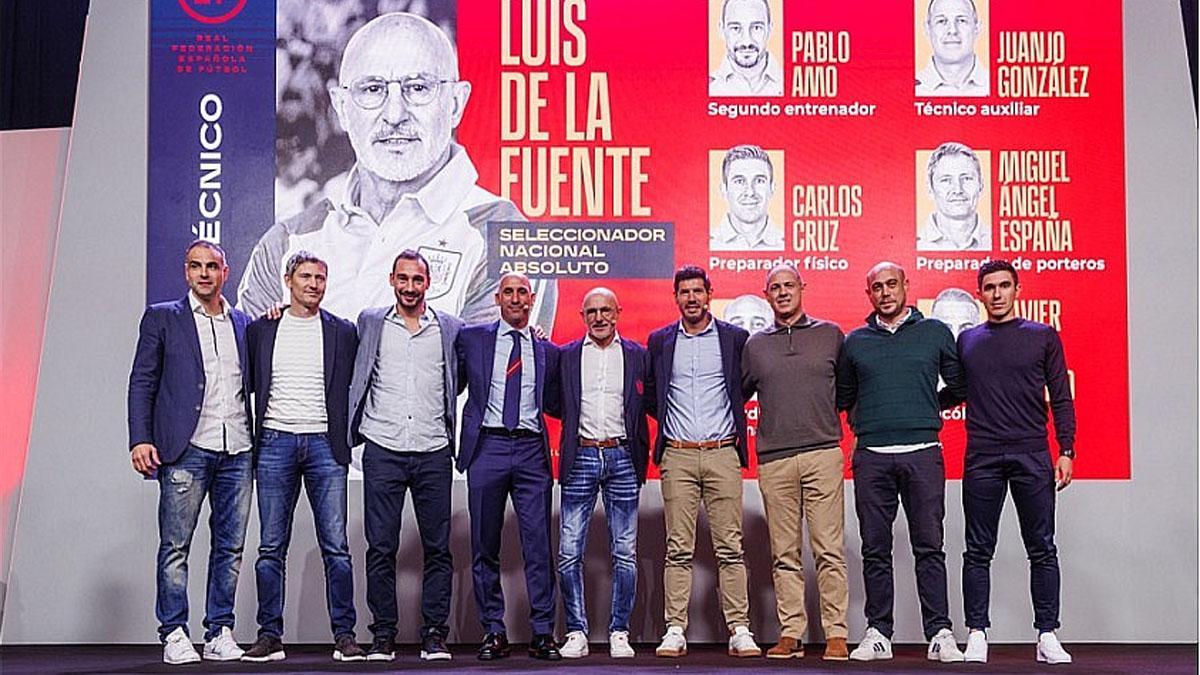 El staff de España, en el día de su presentación