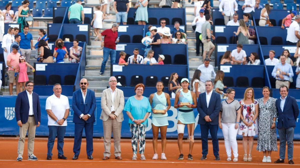 Las campeonas de dobles, Aliona Bolsova y Masarova. | JOSÉ IZQUIERDO