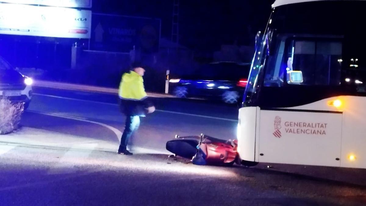 Choque entre el autobús y una motocicleta en Vinaròs.