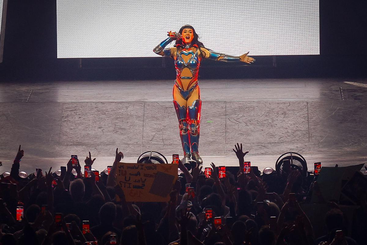 La cantante Katy Perry durante un concierto en el Palau Sant Jordi, a 9 de noviembre de 2025, en Barcelona, Catalunya (España). El concierto se engloba dentro de su gira The Lifetimes Tour.