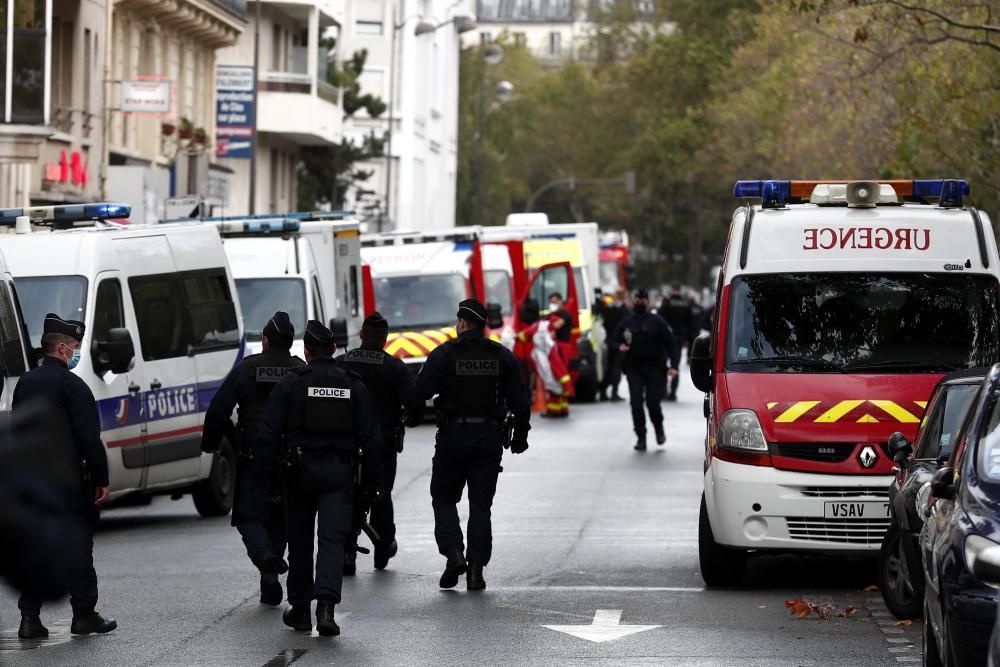 Cuatro heridos por arma blanca en París.