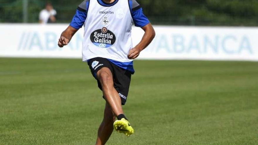 Róber, en el entrenamiento de ayer en Abegondo.