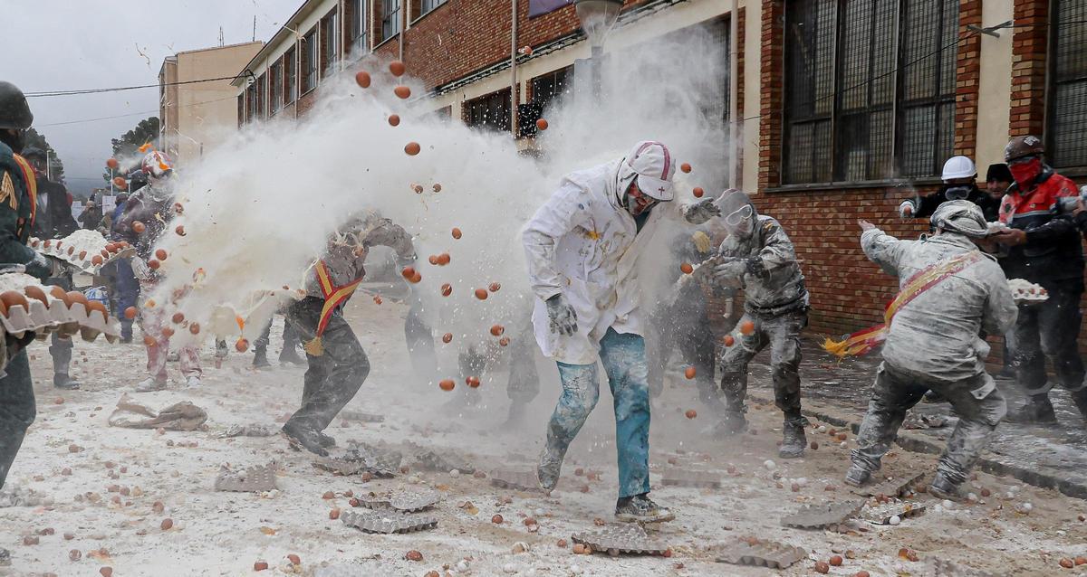 Els enfarinats toman Ibi Els enfarinats toman Ibi