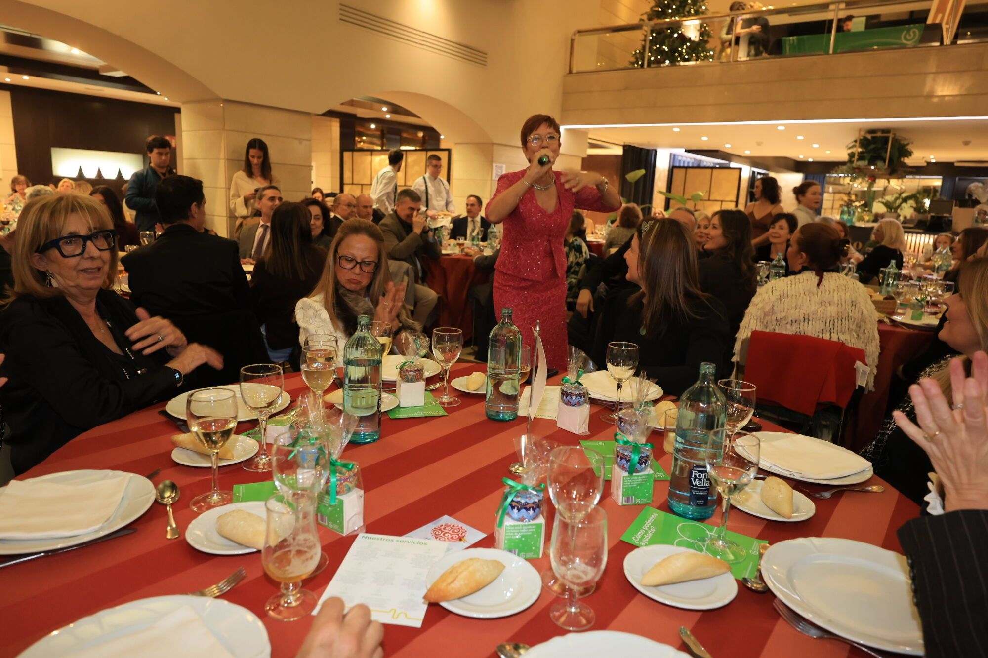 La AECC rinde homenaje al voluntariado en su tradicional cena solidaria