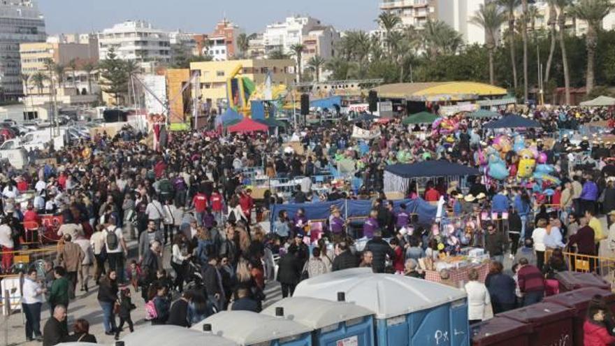 Imagen de la última edición del concurso de paellas de 2015 en el recinto portuario.