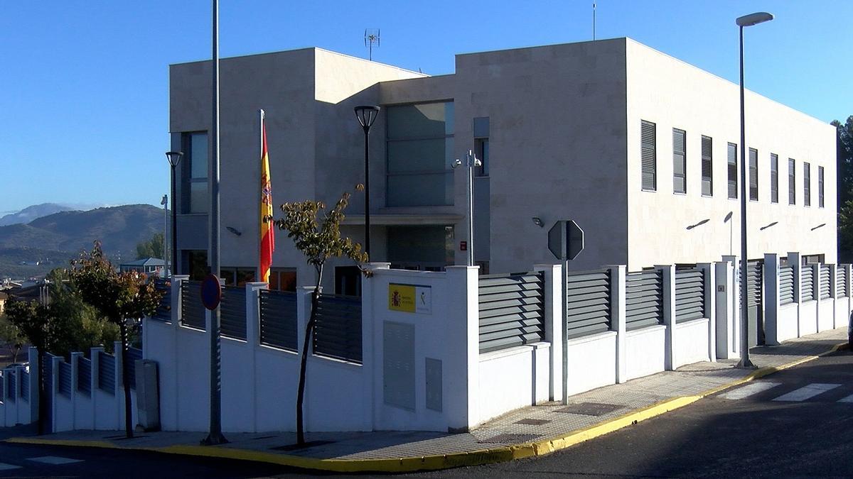 Exterior del cuartel de la guardia Civil de Priego.