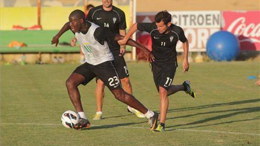 Ayina rescinde con el Córdoba y se marcha al Racing de Santander