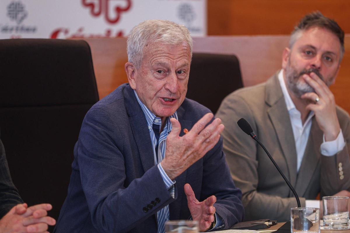 Manuel Bretón. presidente de Cáritas Española, interviene en la presentación del informe