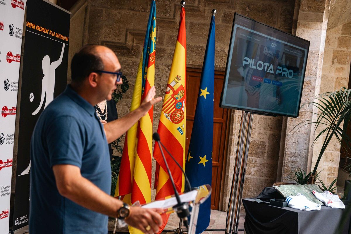 El president de la Federació de Pilota Valenciana, Vicent Molines, ha presentat la web de PilotaPro.
