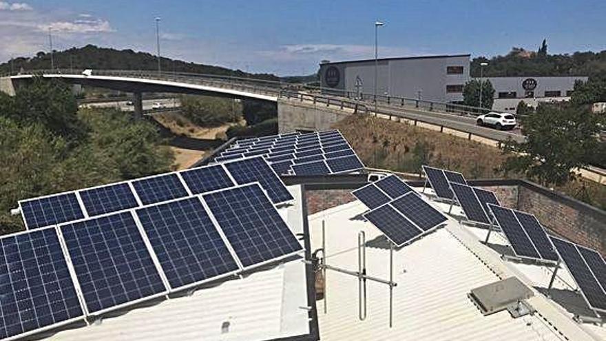 Palamós Instal·len 64 panells solars al municipi