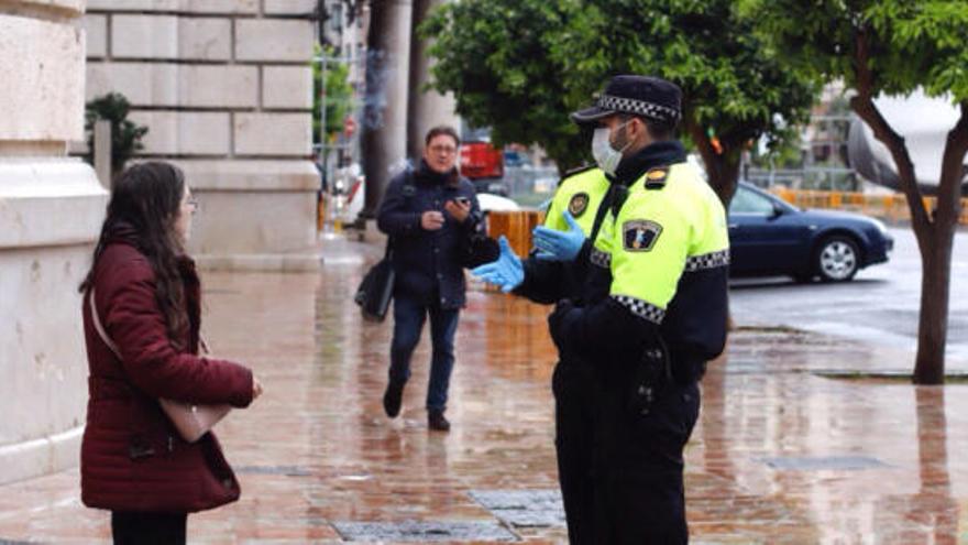 La Policía Local de València pedirá documentos para circular por la calle.