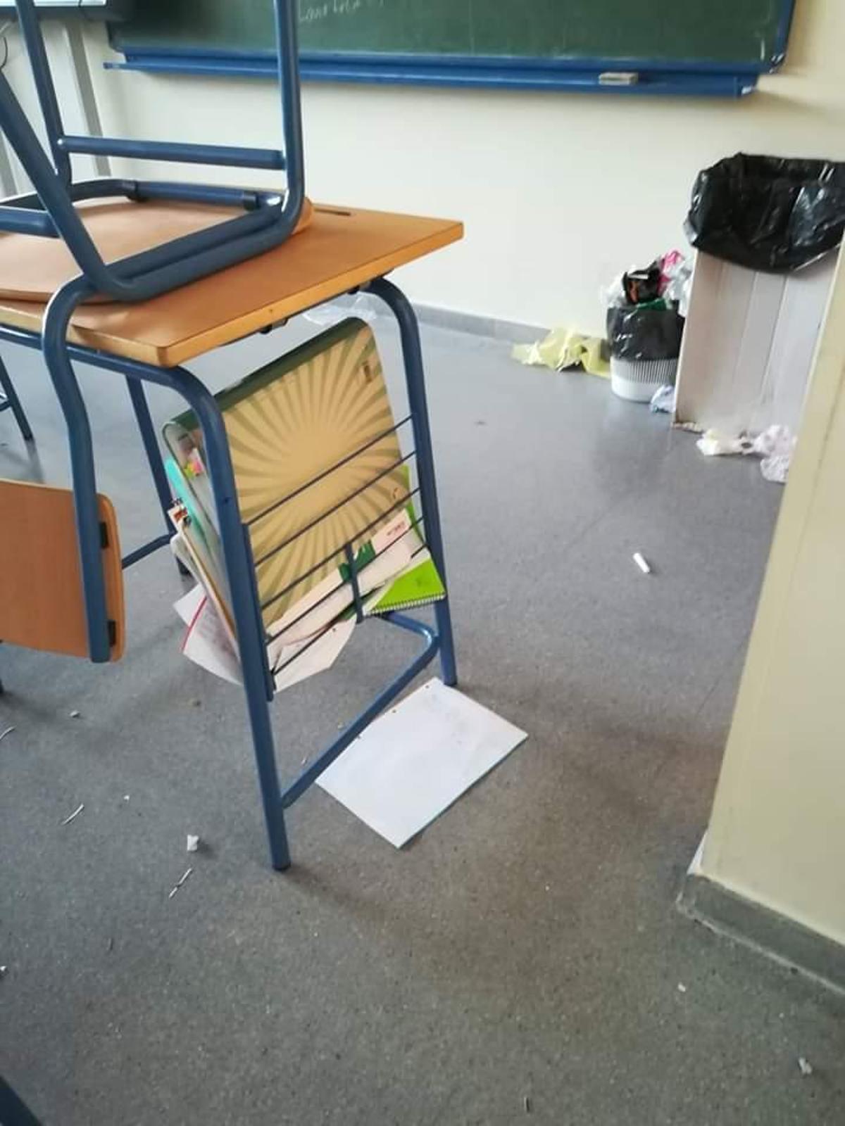 Un centenar de personas apoyan en Lucena a las limpiadoras de centros educativos en huelga