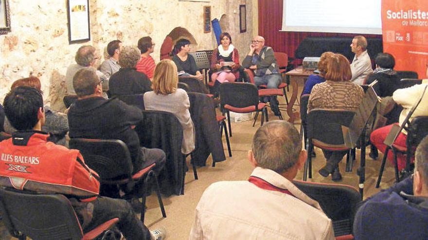 Una imagen de la asamblea organizada por el PSOE ´murer´.