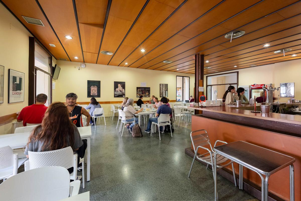 Los universitarios de Toledo denuncian la turistificación de su cafetería: "El menú es de los más baratos"