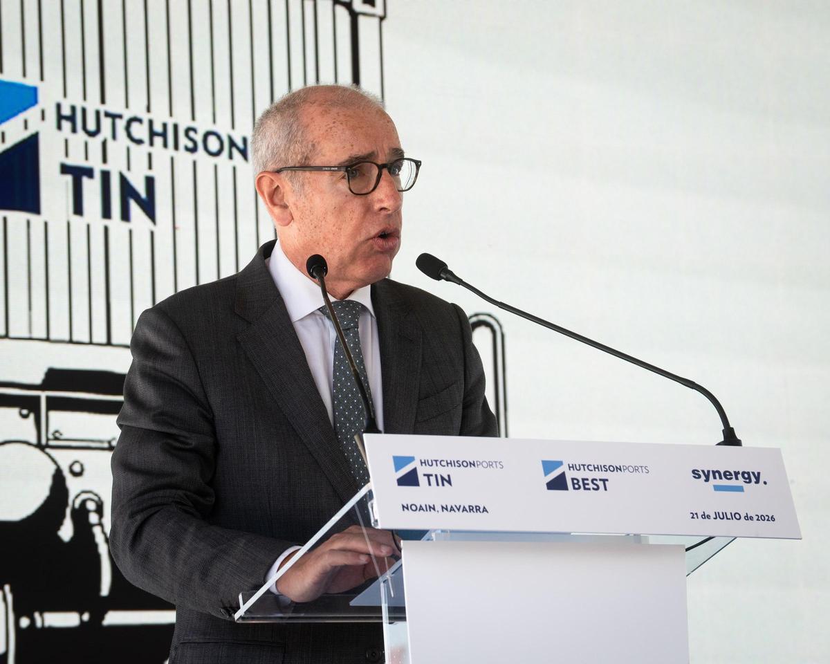 El presidente del Port de Barcelona, José Alberto Carbonell, durante su intervención en la ampliación de la infraestructura de la terminal ferroviaria de Noáin.