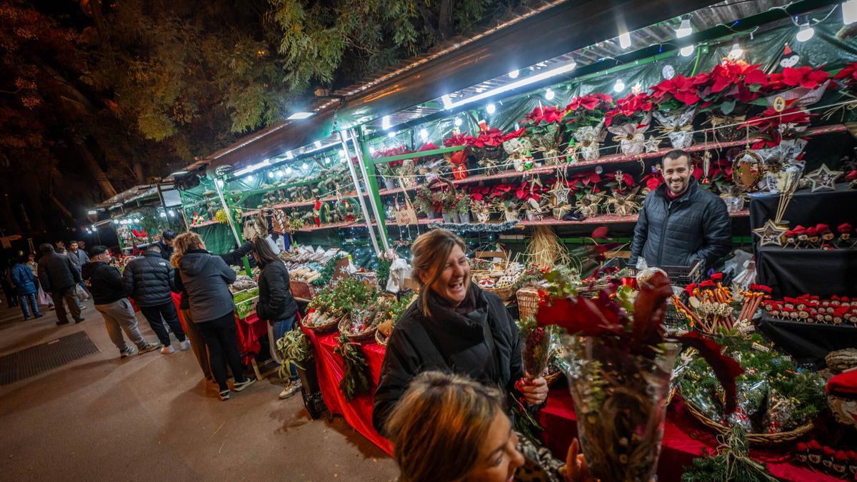 Ambiente en la Fira de Nadal de la Sagrada Família de 2025.