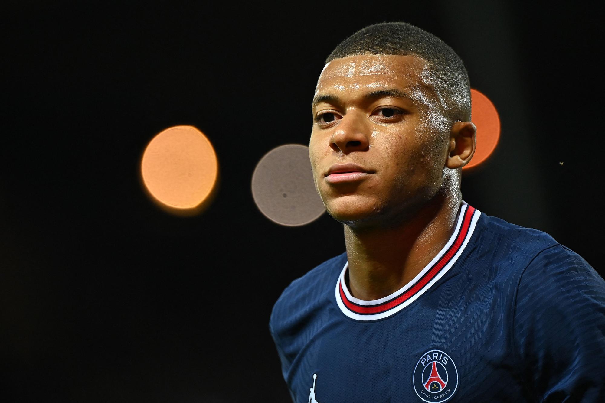 Kylian Mbappe durante un partido en Brest.