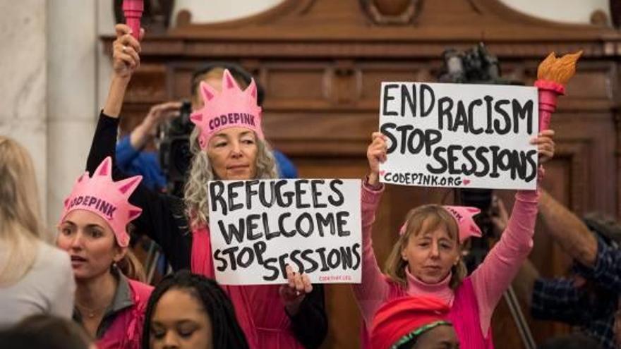 L&#039;audiència de Sessions al Senat va estar caracteritzada per les protestes.