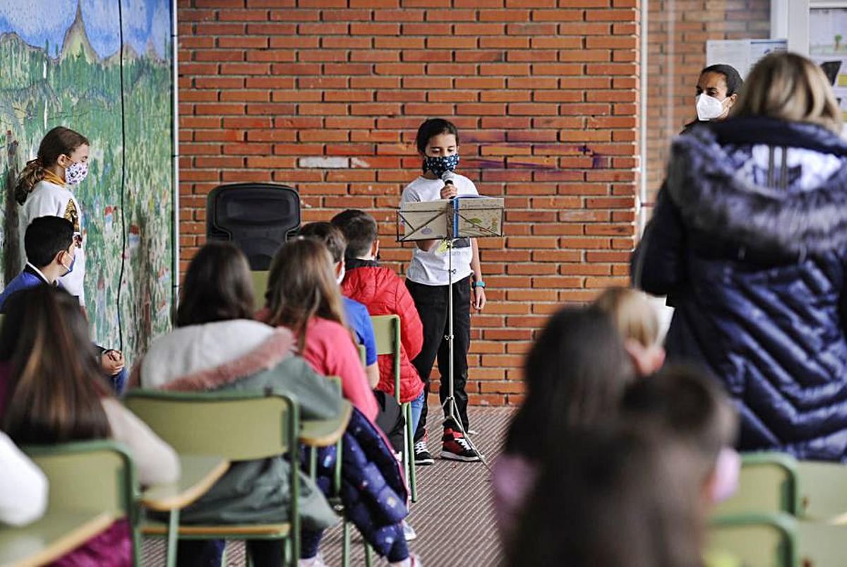 Cita a ciegas en el María Inmaculada y taller de Xosé Luna en el Pérez Viondi | FOTOS: BERNABÉ/JAVIER LALÍN