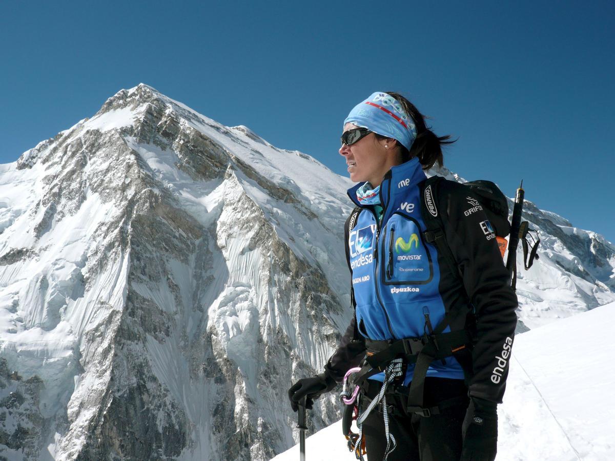 NEP03. KANGCHENJUNGA (NEPAL), 18/05/09.- La expedición de la alpinista Edurne Pasaban ha invertido entre 14 y 16 horas en completar el trayecto entre el campo 4, situado a 7.800 metros, y la cima del Kangchenjunga, una ascensión "muy lenta" debido a la "extrema dificultad del terreno" y el fuerte viento. EFE/ ***SÓLO USO EDITORIAL***