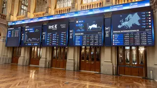 El Ibex 35 cierra plano con el euro en máximos frente al dólar
