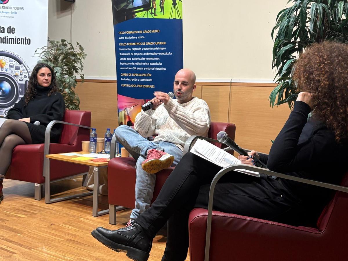 Por la derecha, Sara Cerrillero, Diego Terente y Paula Briales